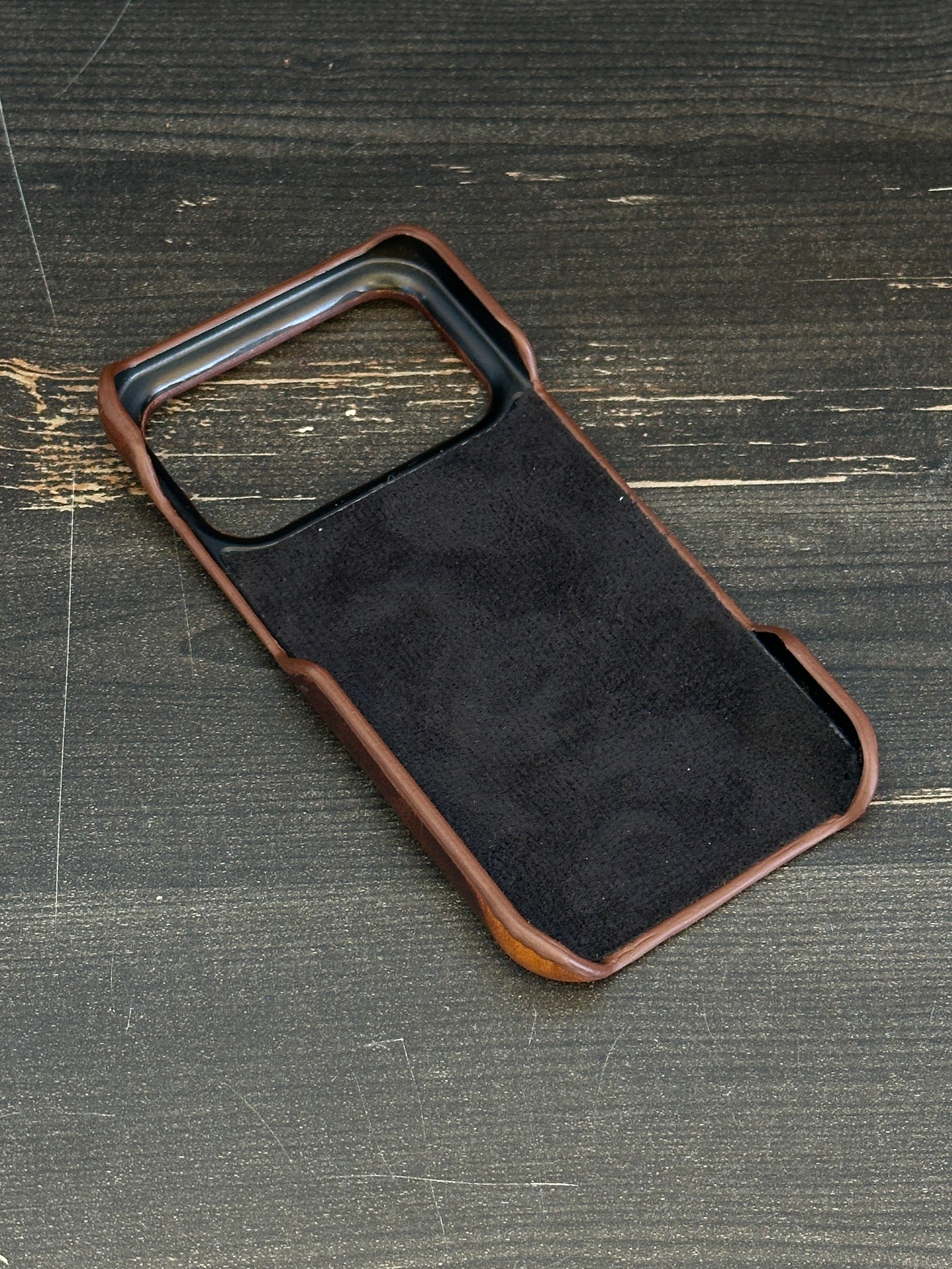 iPhone 17 Pro Max Hakiki Deri Kılıf & Magsafe özellikli Ultra Slim Frisco (yağlı Deri) Kahverengi