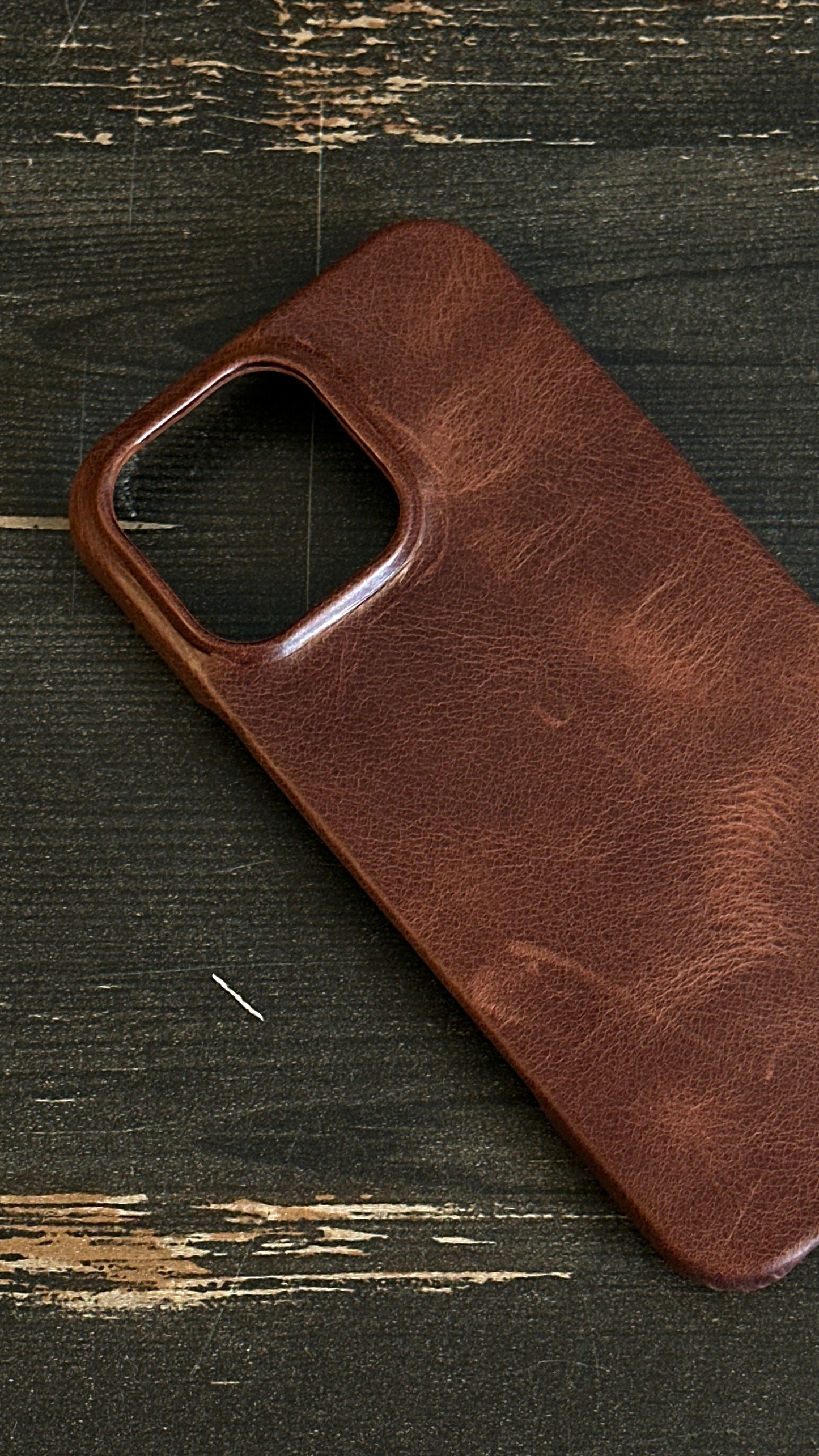 iPhone 15 Pro Max Hakiki Deri Kılıf (Tiana) Magsafe Özellikli El İşciliği